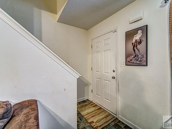 3rd image of 7064 Ravenwood Ln