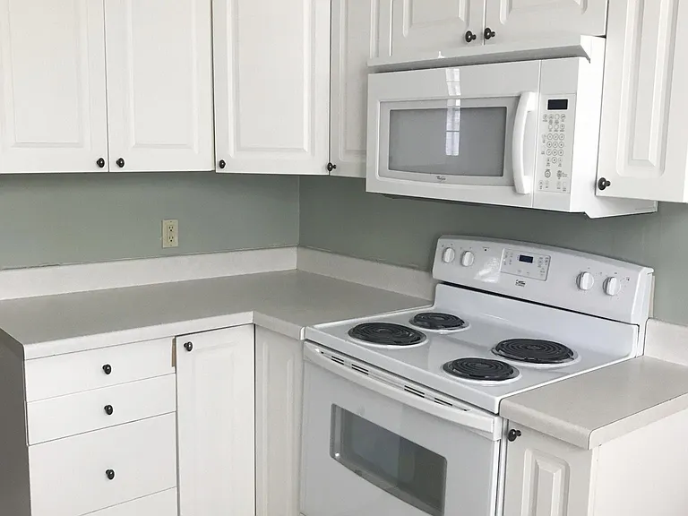 526 Reeves Dr — Photo 9