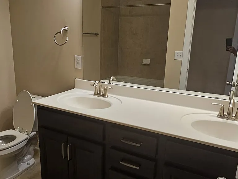 810 Rymark Ct #810 — Photo 2
