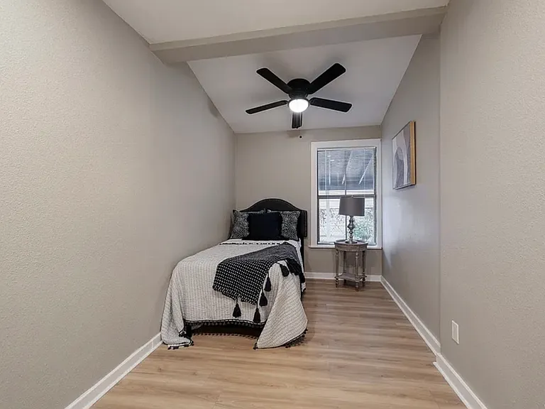 858 Harriman Pl — Photo 16