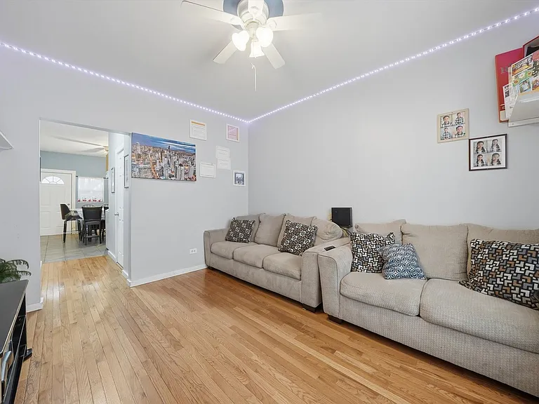 4418 W Armitage Ave #1R — Photo 2