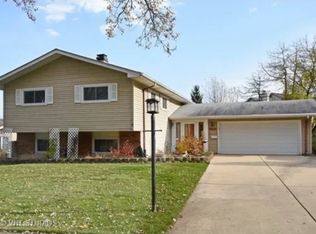 1625 Pierce Rd, Hoffman Estates, IL 60169
