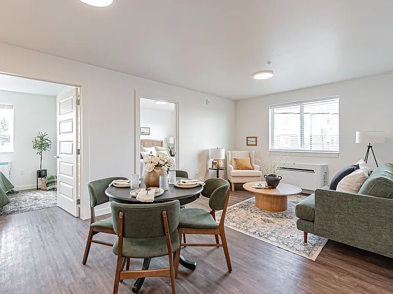 Black Feather Apartments — Photo 9