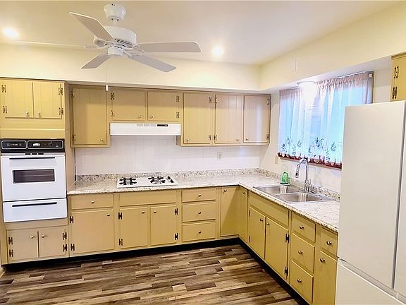 3rd image of 684 La Clede Ct