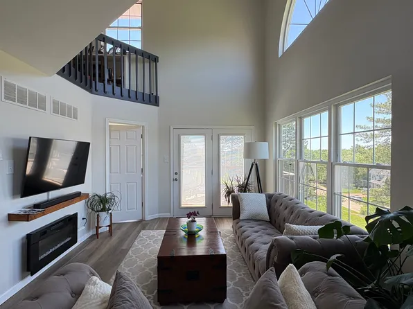 1679 Mount Vernon Dr, Saint Charles, MO 63303
