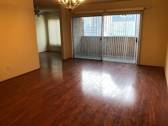3rd image of 433 N Jackson St APT 209