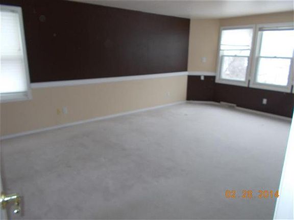 3rd image of 2050 Emerald Dr
