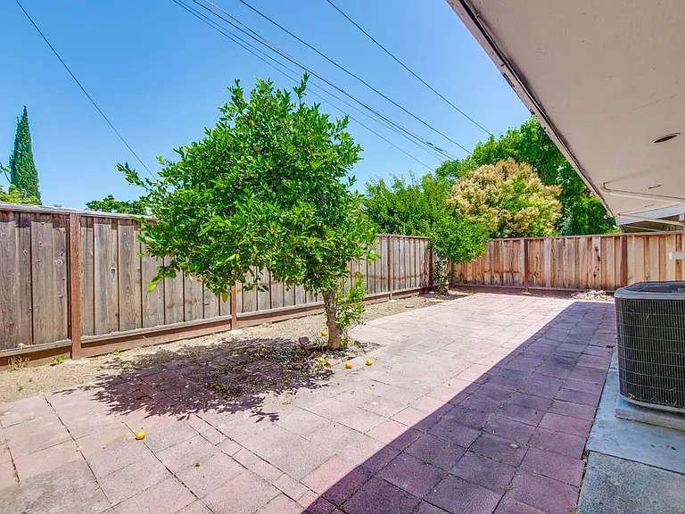 3049 Harding Ave — Photo 43