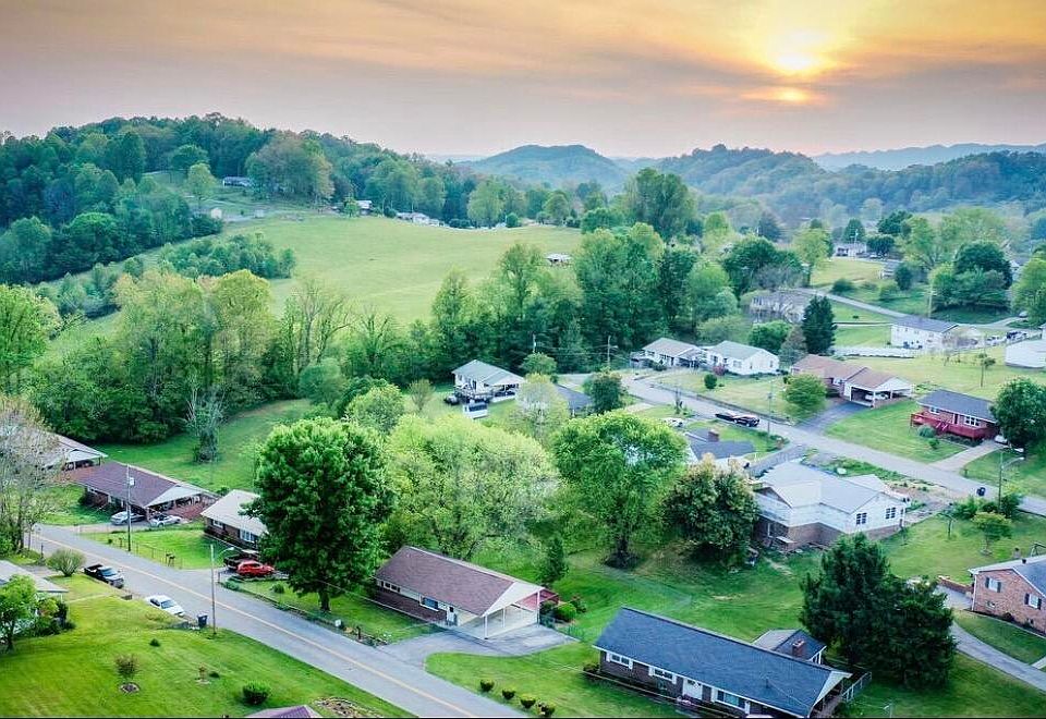 2nd image of 605 Bell Ridge Rd