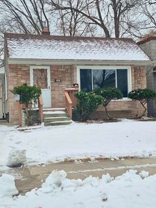 2147 Roslyn Rd, Grosse Pointe Woods, MI, 48236