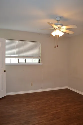 404 Benjamin St Photo 1