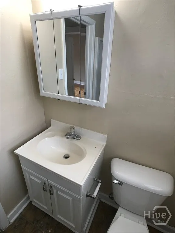 2 bed, 1.0 bath, 2492 sqft, $1,710 — Photo 2