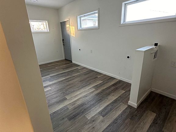 3rd image of 1818 Summit St