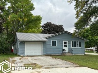 303 8th St S, Dakota City, IA 50529