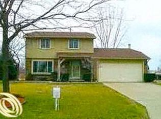 5229 Old Cove Rd, Clarkston, MI 48346