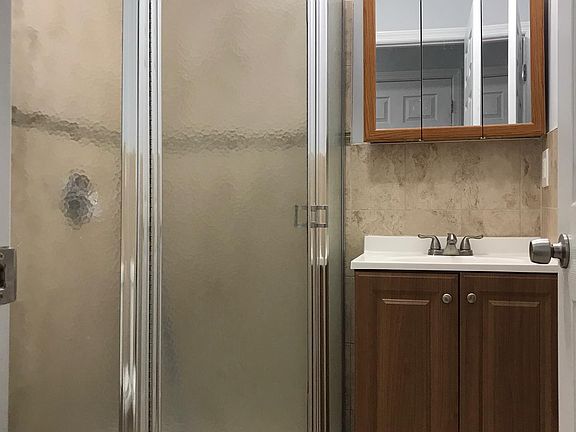 5th image of 69 Ann St Floor 1