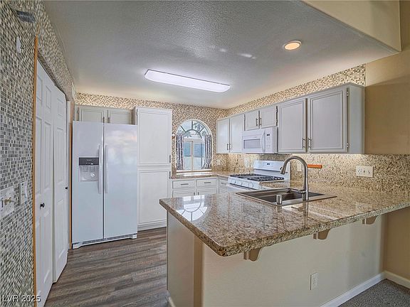 5th image of 3125 N Buffalo Dr Unit 2121