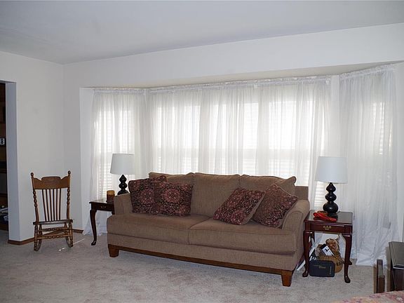 4th image of 1211 Riverwood Place Dr