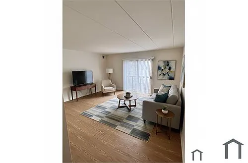 5330 E St SE #6 Photo 1