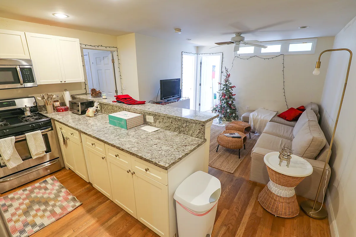 Building Photo - 56 Egmont St #6