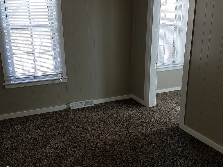 594 Jefferson St — Photo 10