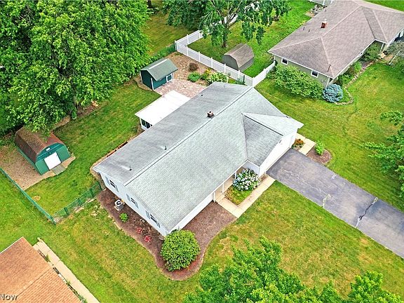 5th image of 105 Carolyn Ave