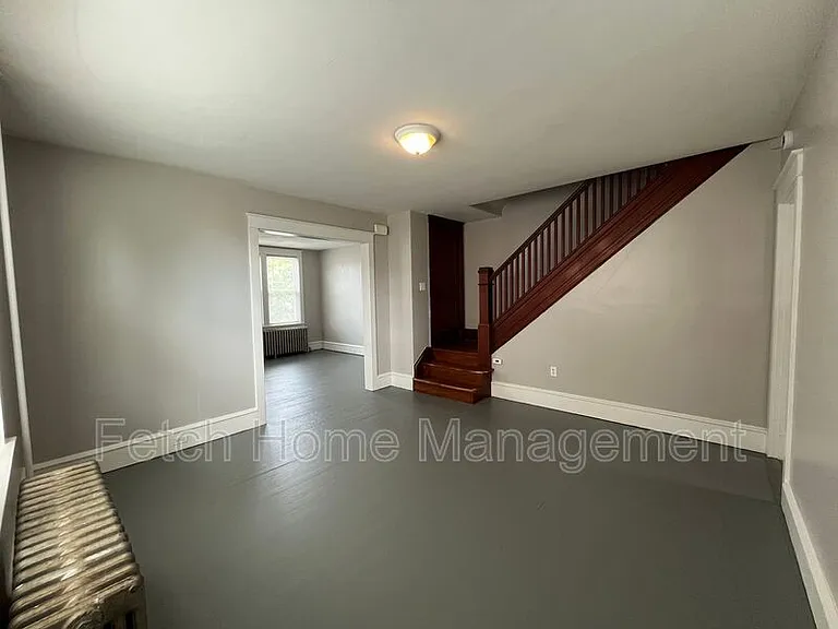 23 S Custer Ave — Photo 4