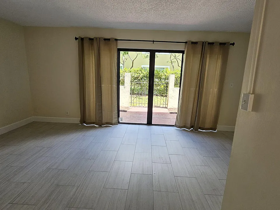 8801 W Sample Rd #11