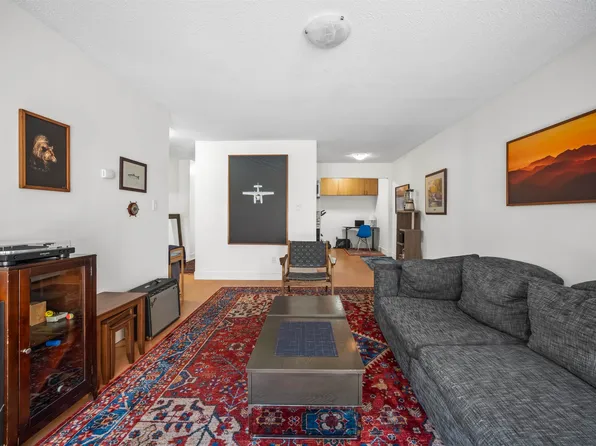 170 E 3rd St #115, North Vancouver, BC V7L 1E6