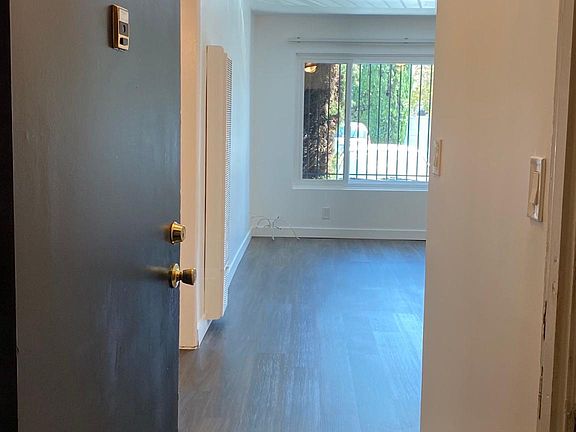 2nd image of 840 Venice Blvd APT 14