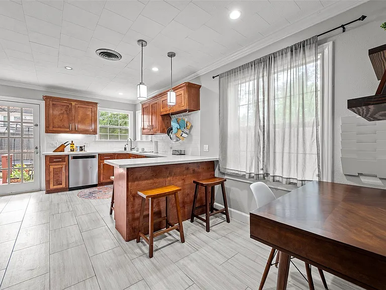 2311 Addison Rd — Photo 35