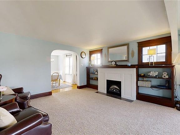4th image of 321 Parkwood Ave