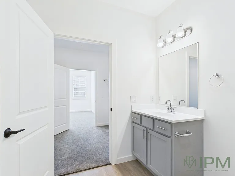 98 Penn Place — Photo 65