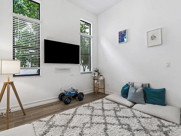 8795 Grand Prix Ln — Photo 28