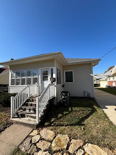 806 Marsh St Photo 1