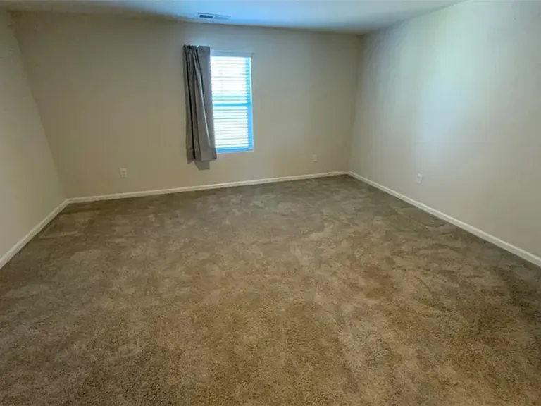 1044 Fairfield Dr — Photo 13