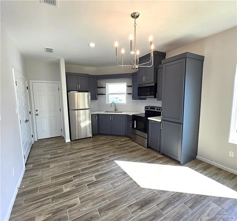 2 bed, 2.0 bath, 970 sqft, $1,100 — Photo 2