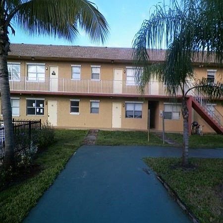1st image of 101 NE 41st St #82E