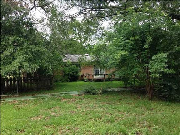3rd image of 10620 Hillcrest Dr E