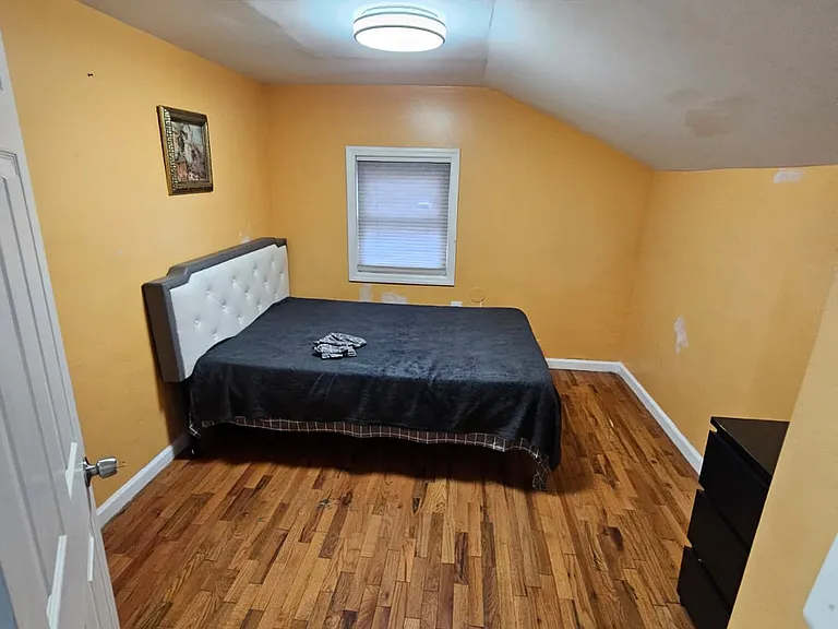 192-194 Littleton Ave #2 — Photo 6