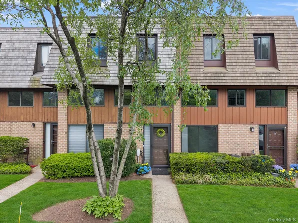 23 The Hamlet, Pelham, NY 10803