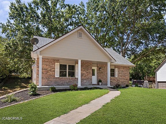 2nd image of 3131 Country Club Dr
