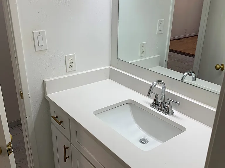 120 G St — Photo 5