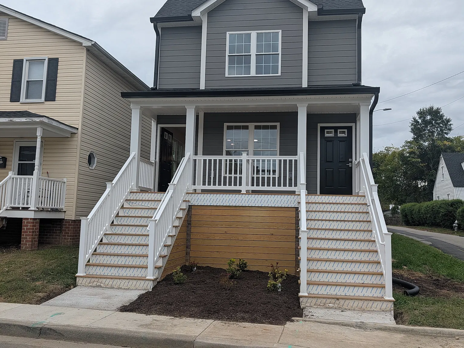 2501 Porter St — Photo 2