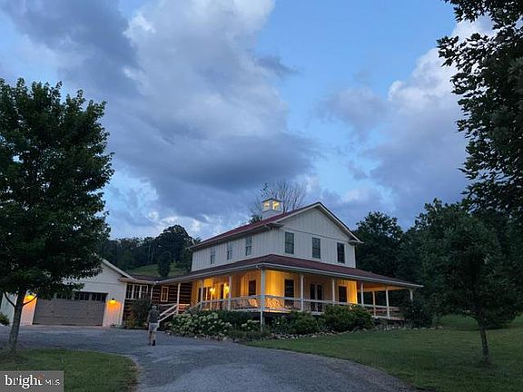 2nd image of 41 Farmhouse Ln