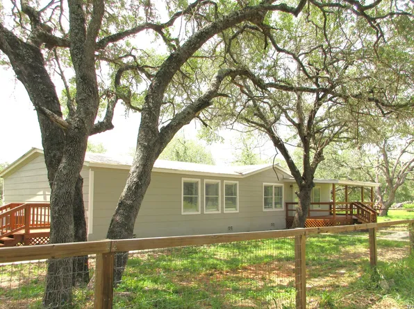 204 County Road 7725, Natalia, TX 78059