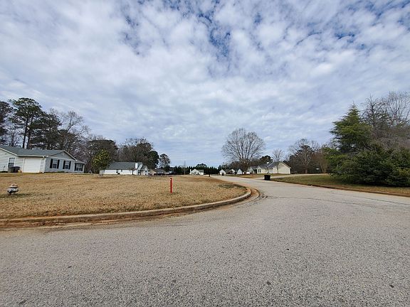 5th image of 226 Country Meadows Cir