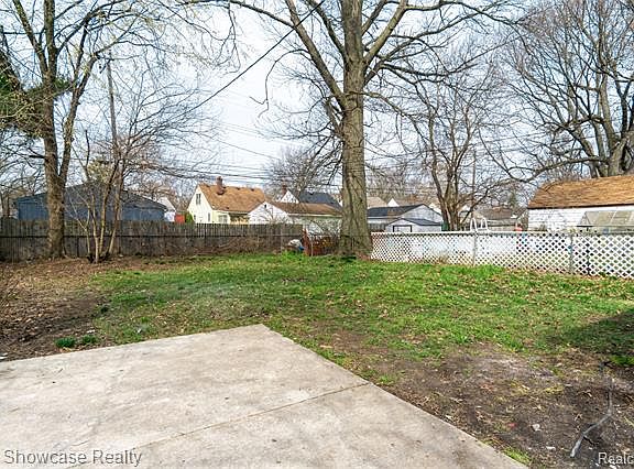 5th image of 15831 Woodworth St
