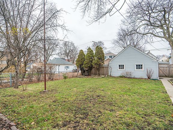 4th image of 138 Rockford Ave