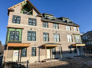 622 School St UNIT 8, Naperville, IL 60540